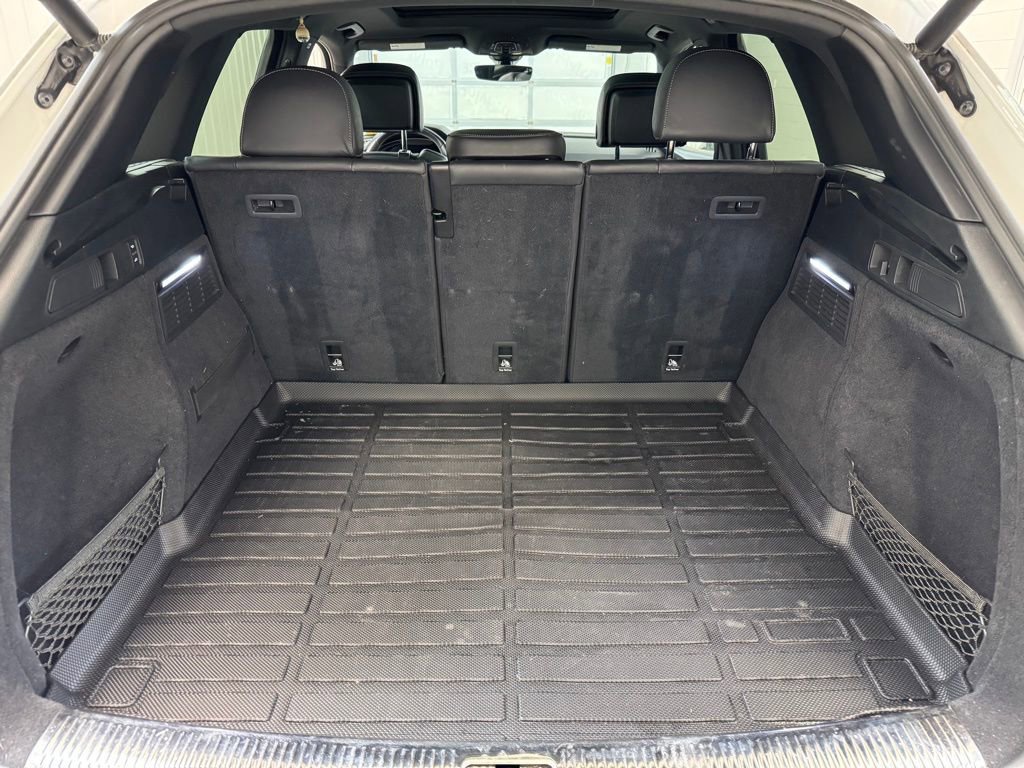 Used 2020 Audi SQ5 Premium Plus w/ Premium Plus Package image 25