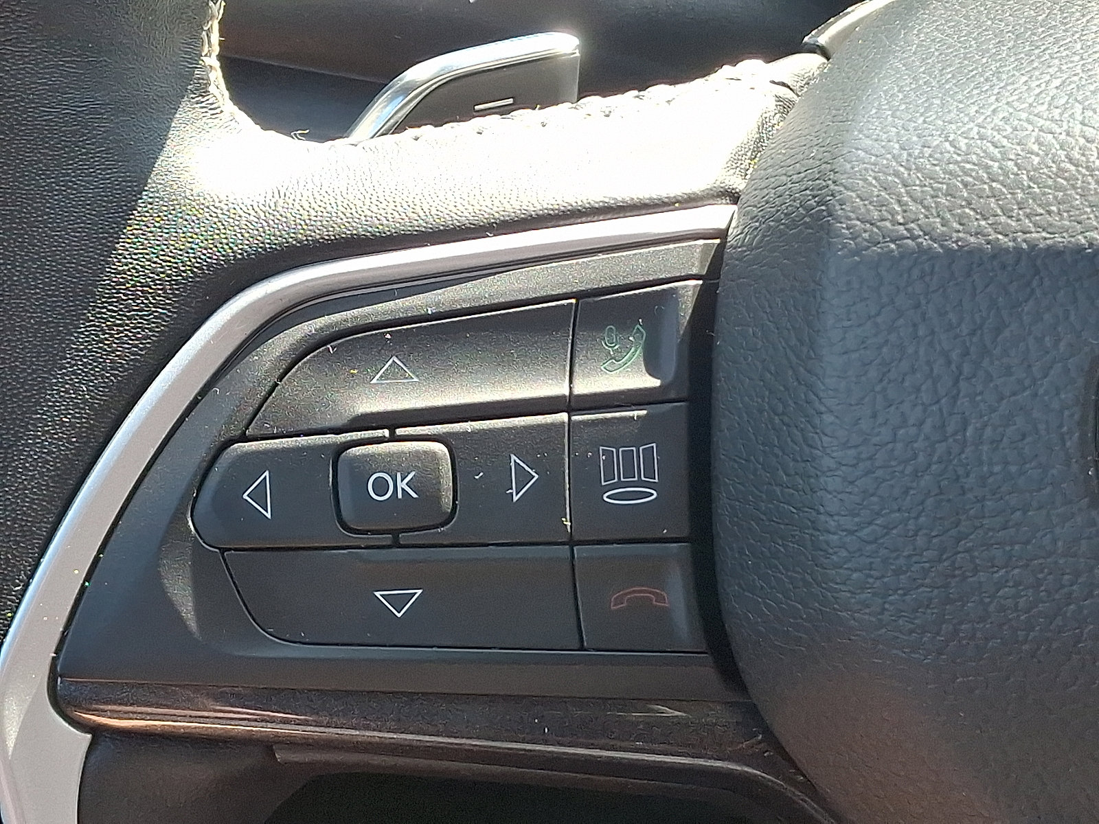 Certified 2022 Jeep Grand Cherokee Laredo w/ Luxury Tech Group I image 21