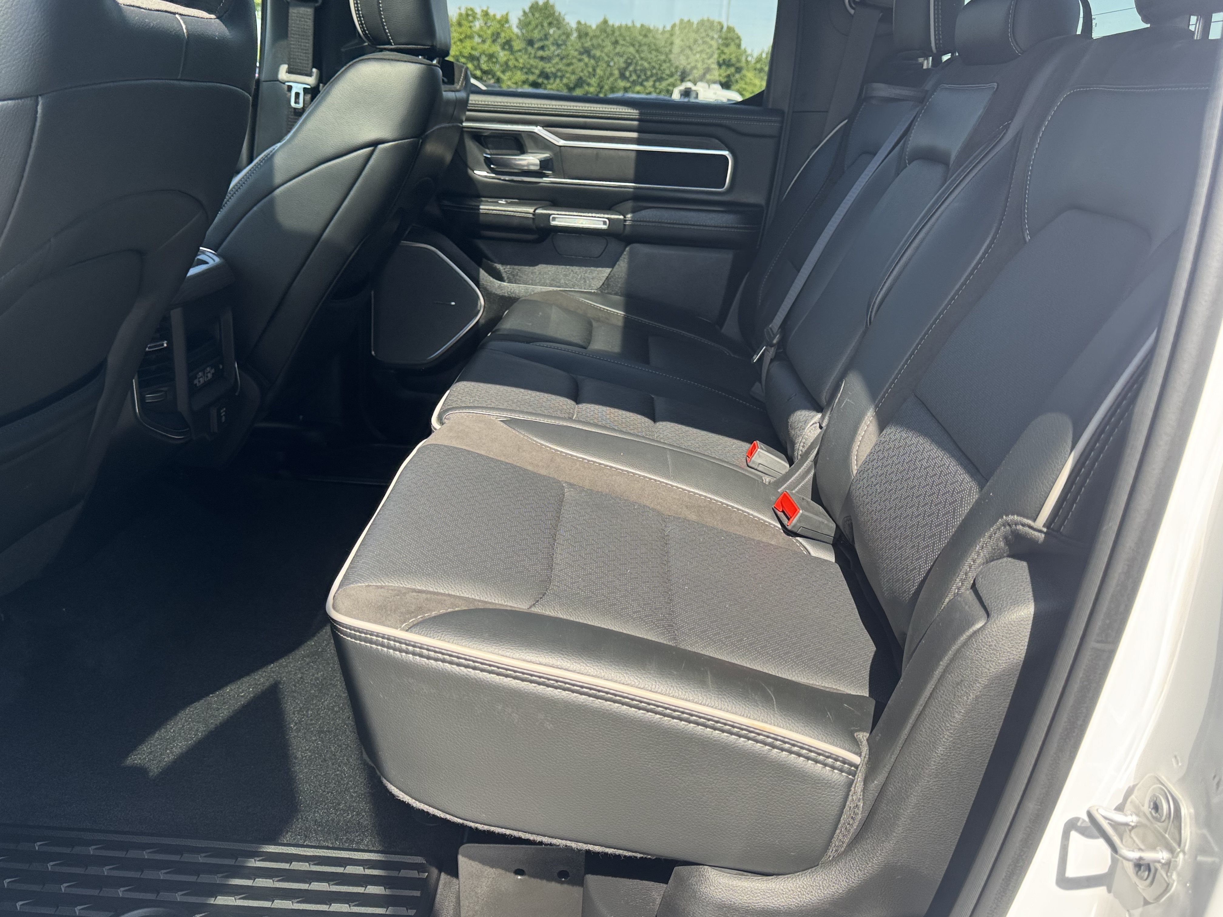 Used 2025 RAM 1500 Laramie AWD/4WD image 18