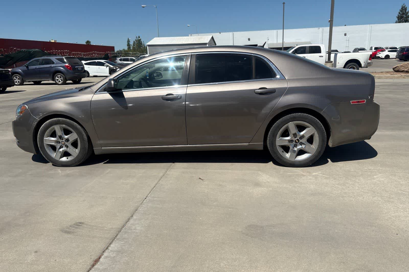 Used 2010 Chevrolet Malibu LT w/ Power Convenience Package FWD image 6