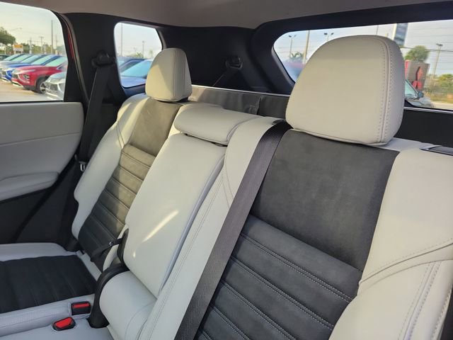 New 2025 Mitsubishi Outlander SE image 13