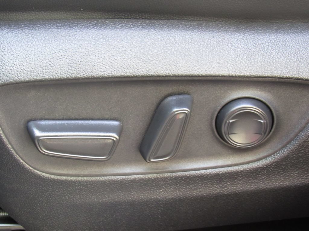 Certified 2025 Toyota Highlander XSE AWD/4WD image 12