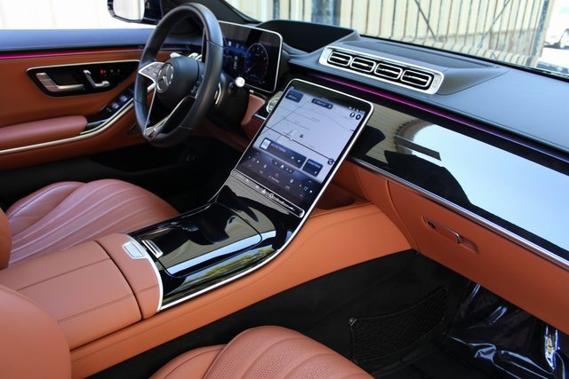 Used 2022 Mercedes-Benz S 500 4MATIC w/ 3D Technology Package image 12