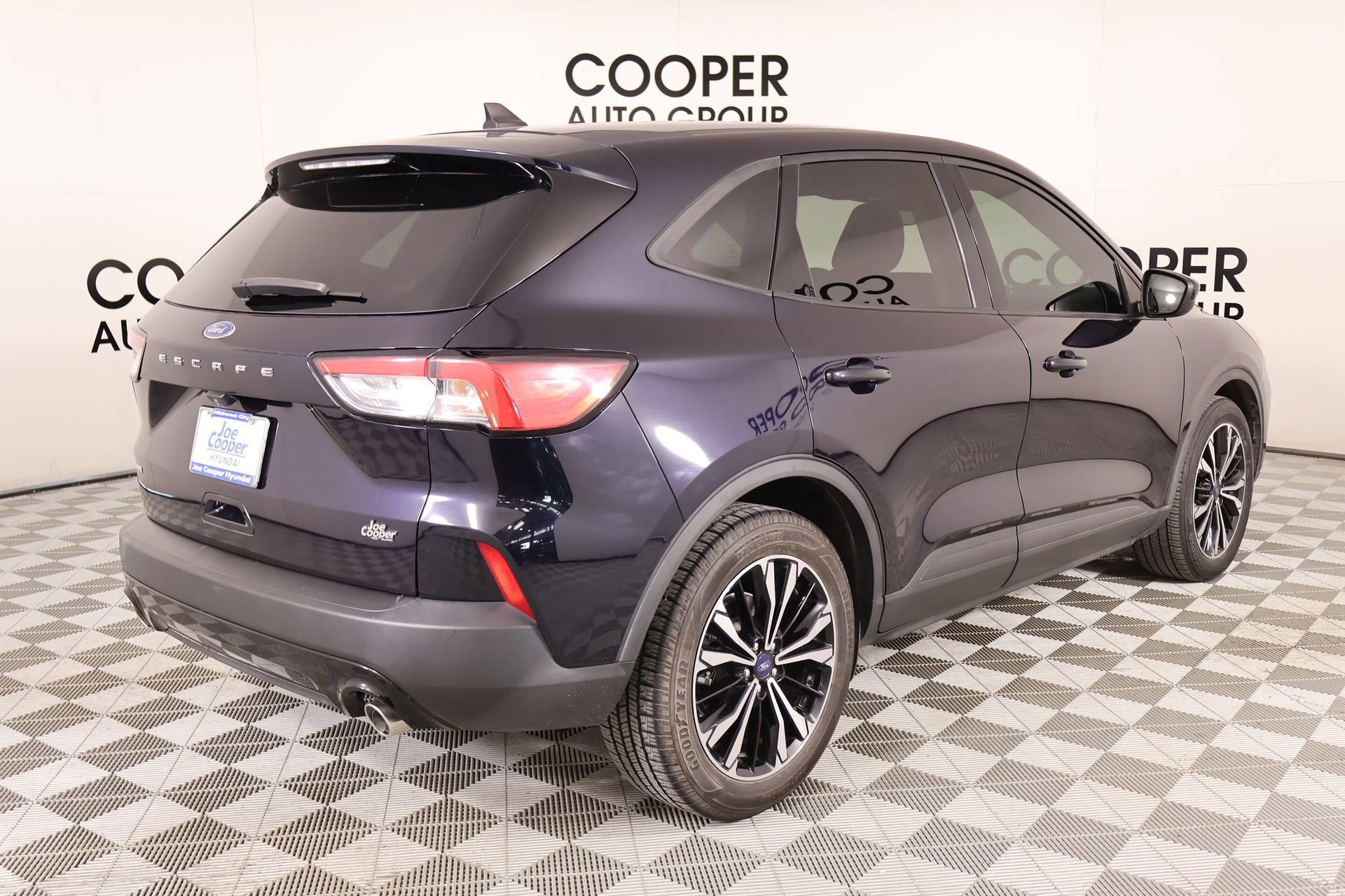 Used 2021 Ford Escape SE w/ SE Sport Appearance Package image 20