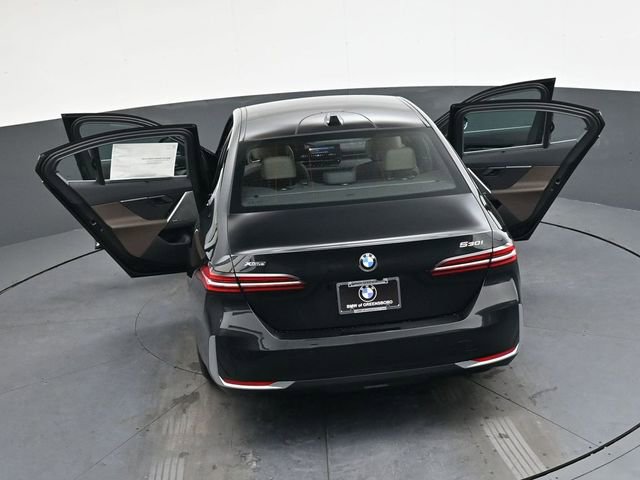 New 2026 BMW 530i xDrive w/ Premium Package image 38
