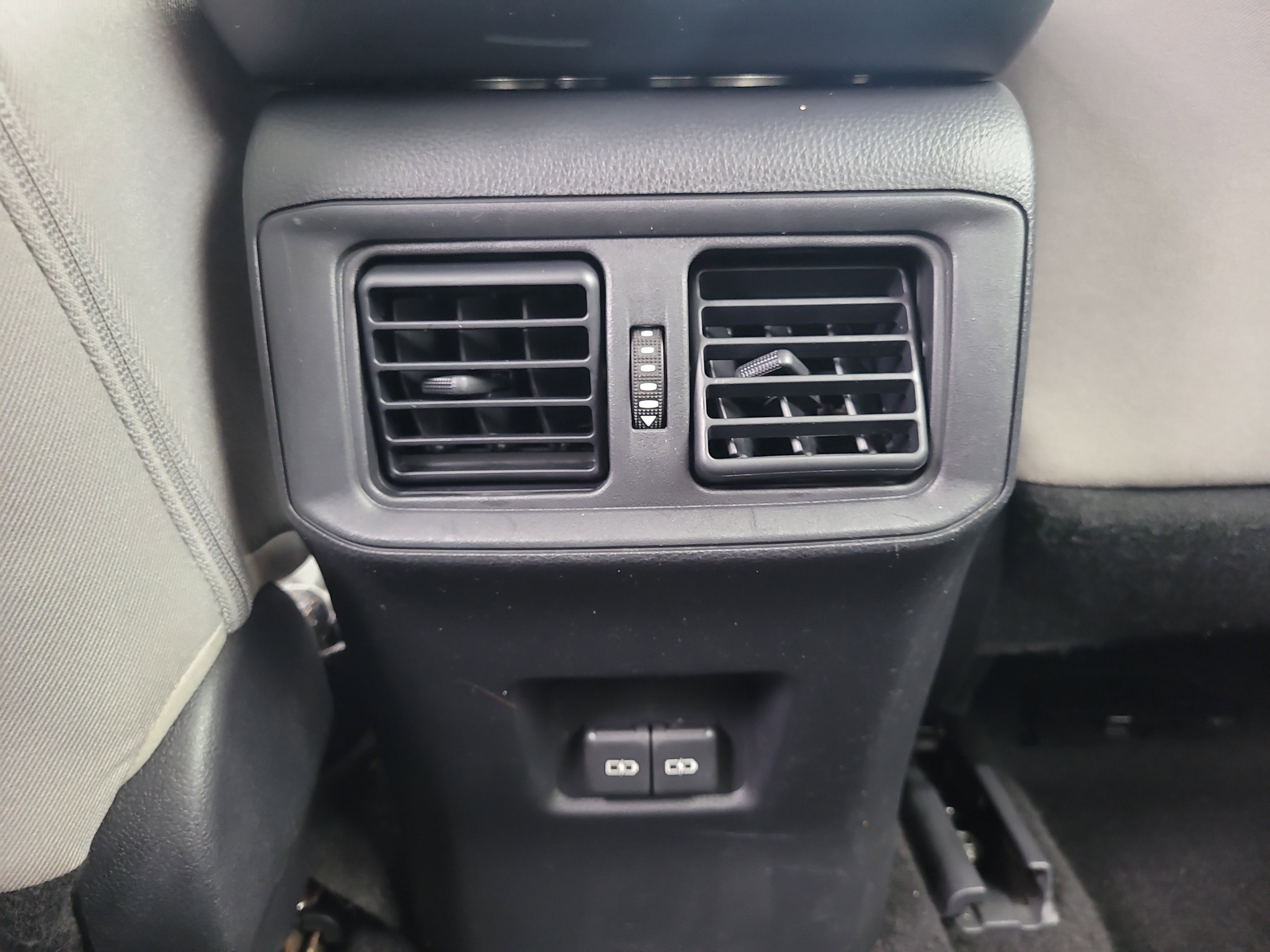 Used 2022 Toyota RAV4 XLE image 17