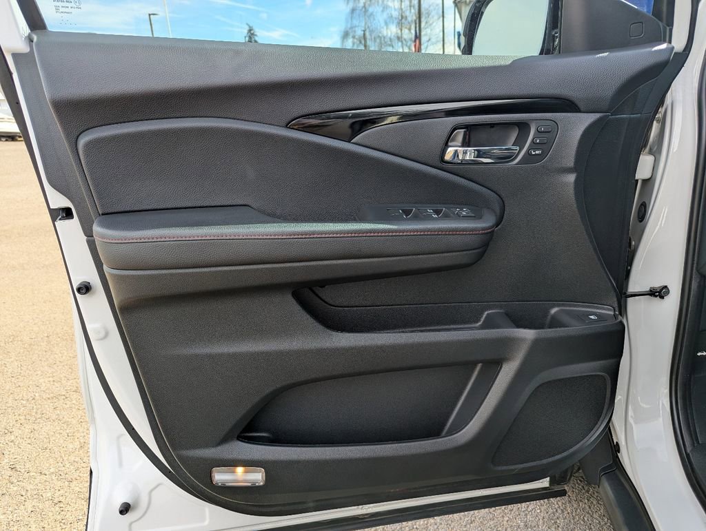 Used 2024 Honda Ridgeline Black Edition image 10