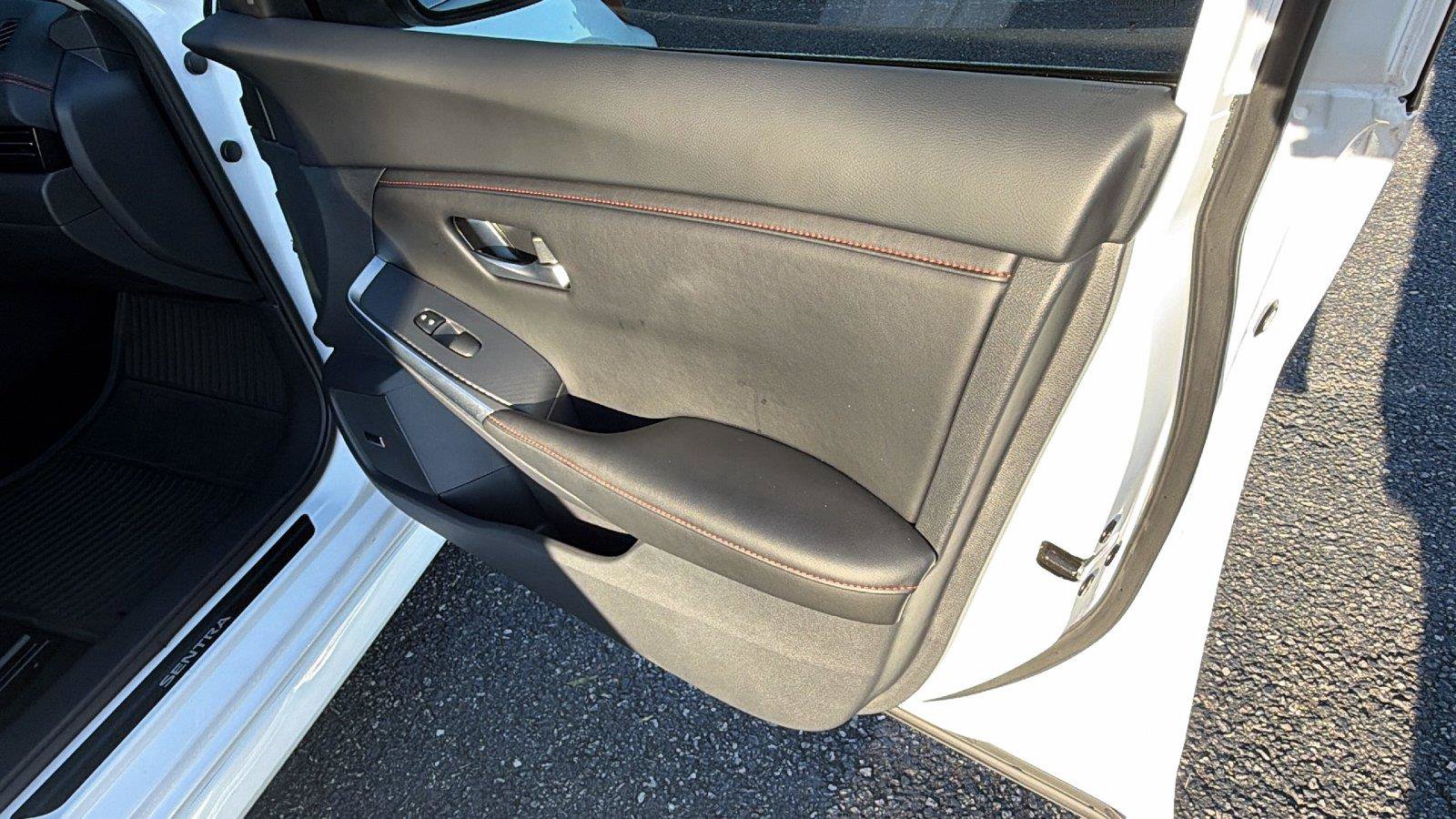 Used 2025 Nissan Sentra SR w/ SR Premium Package FWD image 18