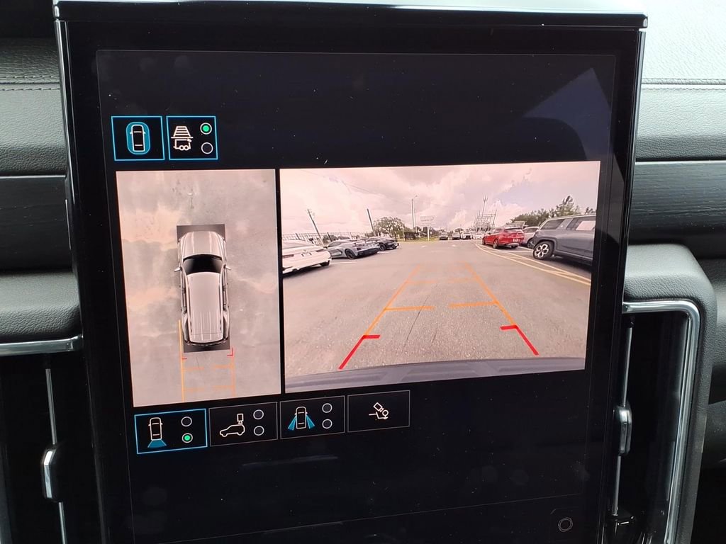Used 2025 GMC Yukon Denali RWD image 34