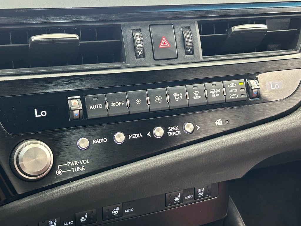 Used 2023 Lexus ES 300h F Sport image 14