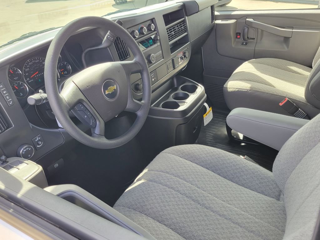 New 2026 Chevrolet Express 3500 Extended RWD image 3