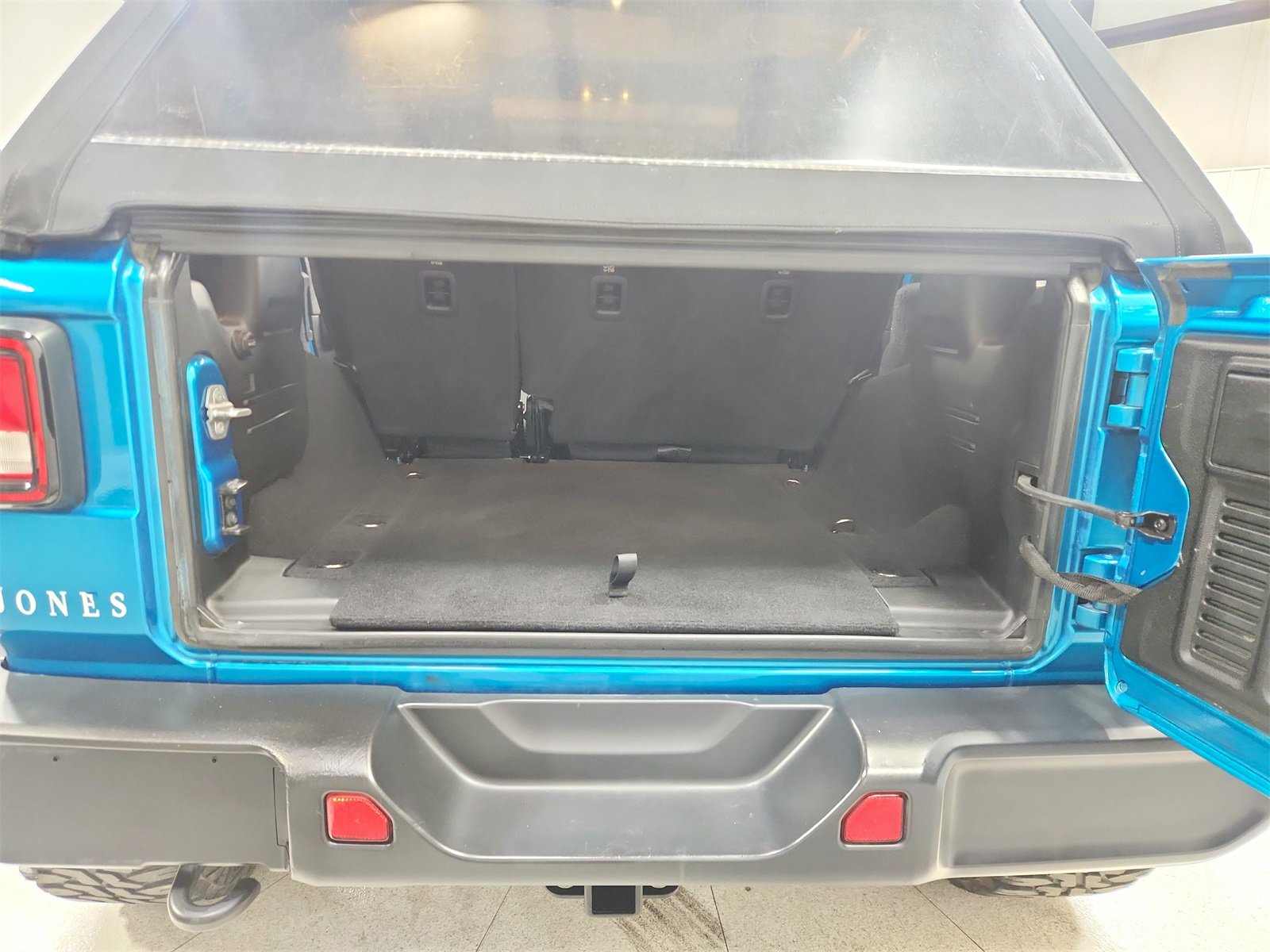 Used 2020 Jeep Wrangler Unlimited Sahara image 37