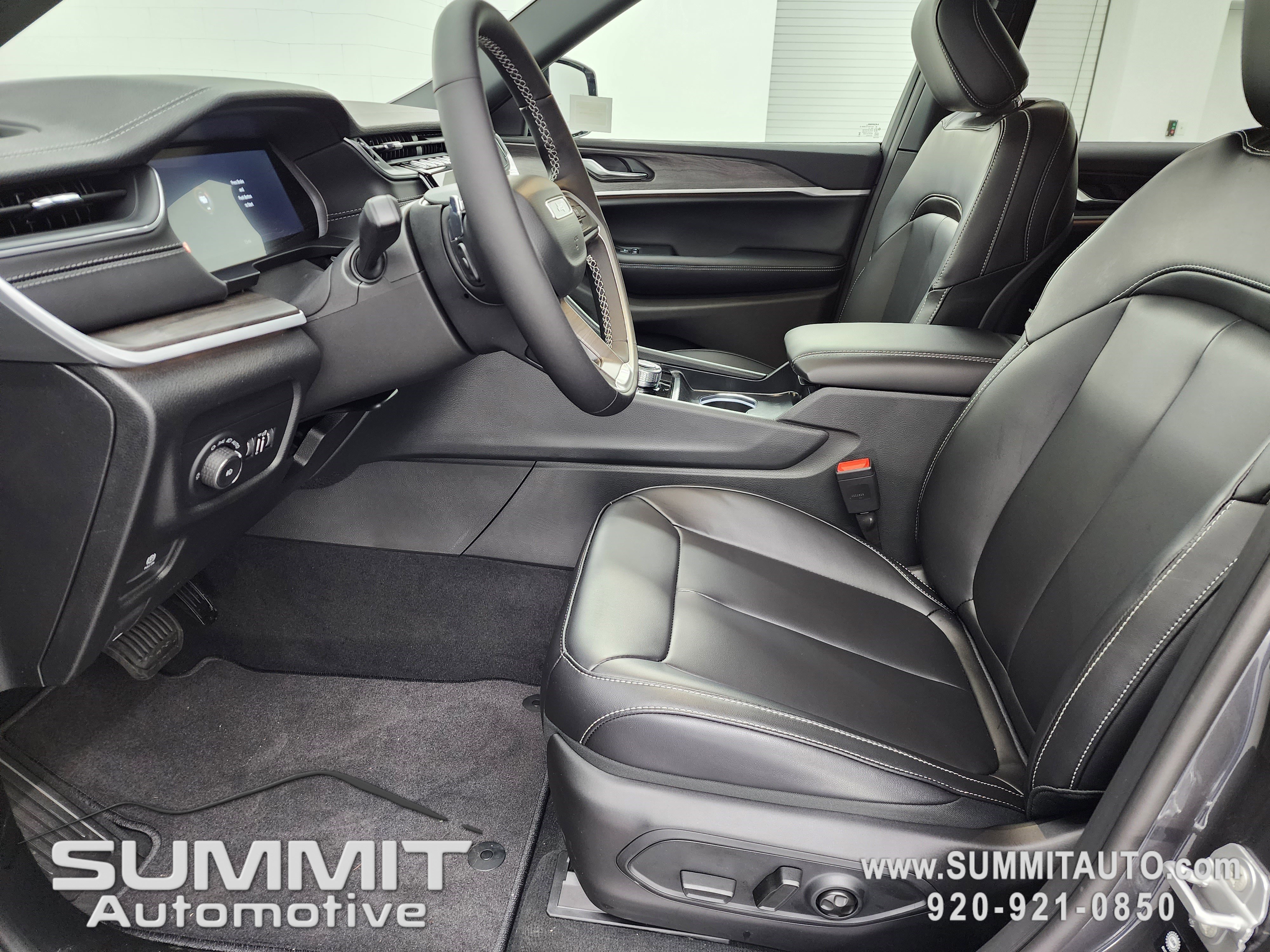 New 2025 Jeep Grand Cherokee L Limited w/ Black Appearance Package image 8