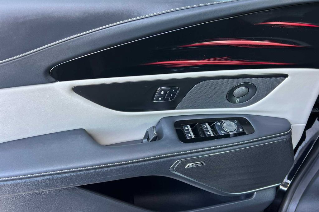 Used 2024 Lincoln Nautilus Reserve w/ Equipment Group 202A image 10