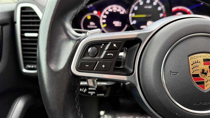 Used 2023 Porsche Cayenne w/ Premium Package image 30