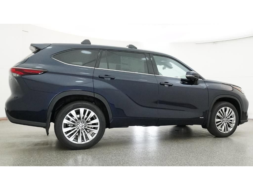New 2026 Toyota Highlander Platinum image 8