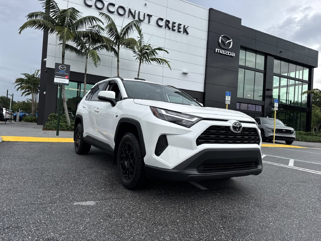 Used 2024 Toyota RAV4 XLE FWD image 30