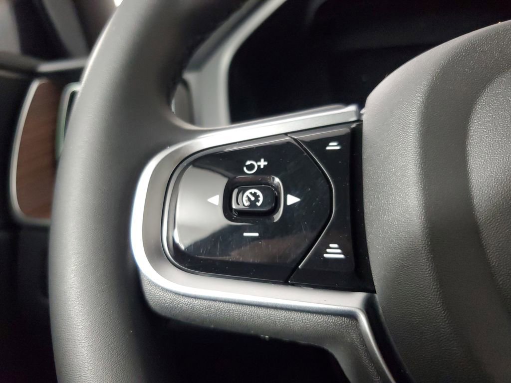 Certified 2025 Volvo XC60 B5 Plus image 27