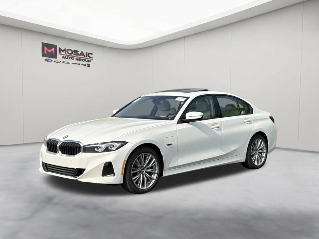 Used 2023 BMW 330e xDrive w/ Driving Assistance Package AWD/4WD image 4