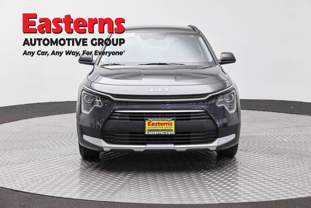 Used 2025 Kia Niro LX FWD image 2