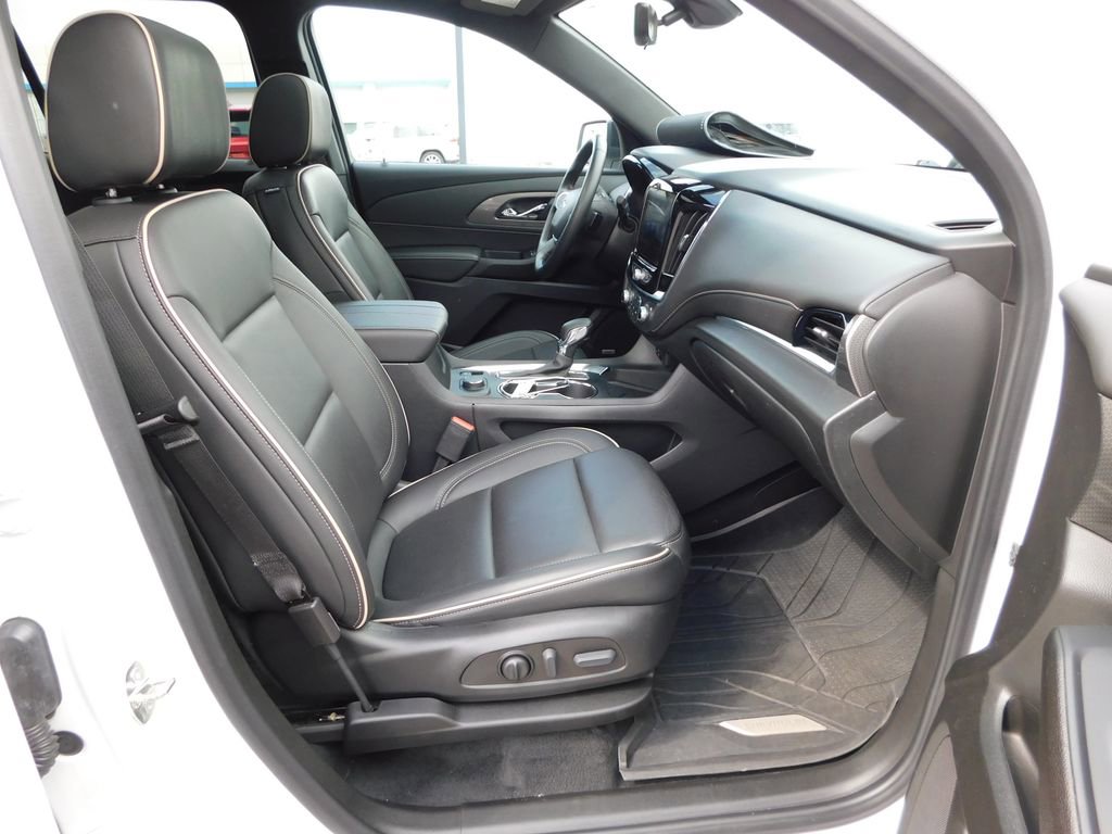 Used 2023 Chevrolet Traverse Premier w/ Redline Edition image 18