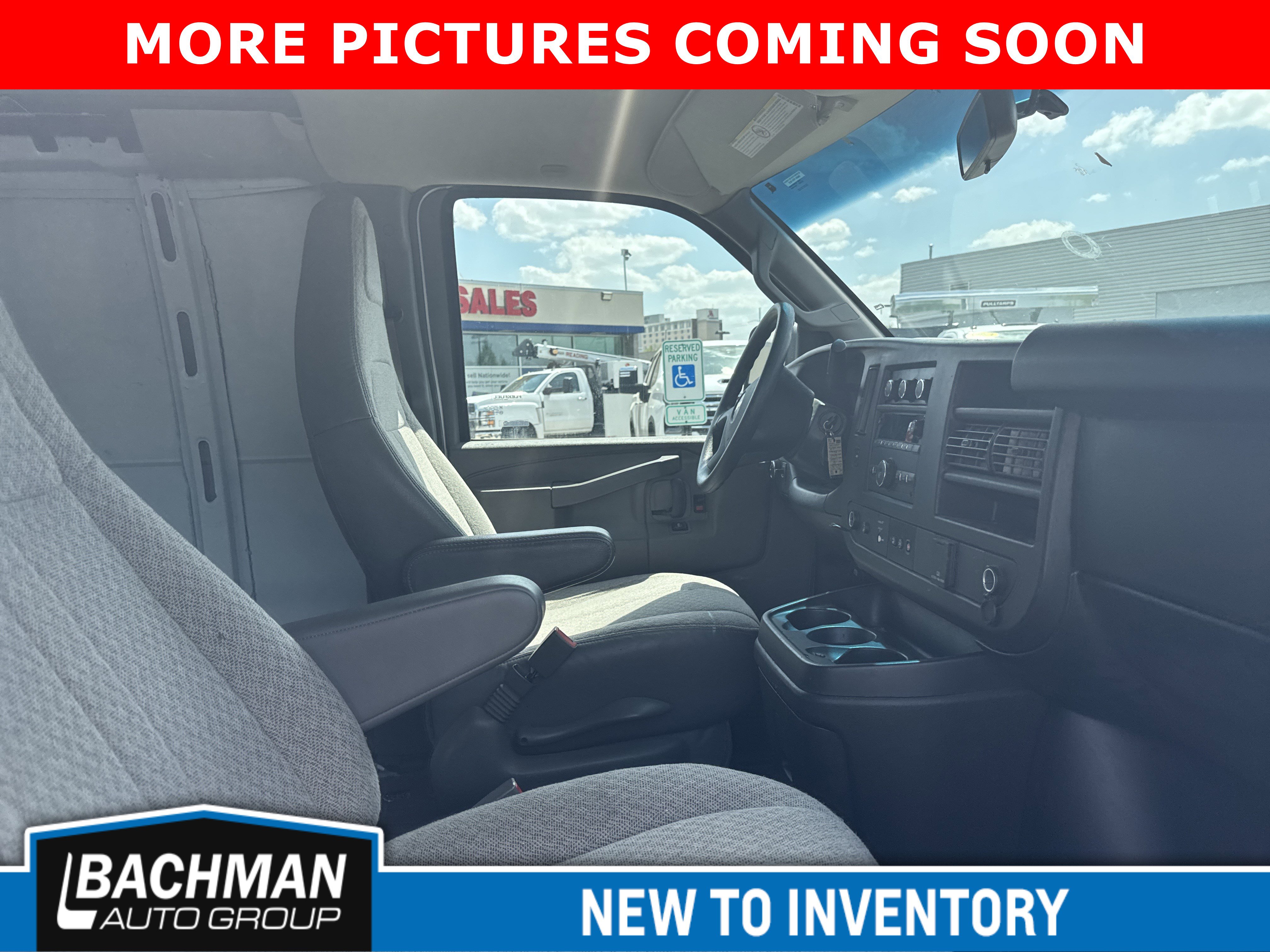 Used 2018 Chevrolet Express 3500 Extended w/ Driver Convenience Package RWD image 5