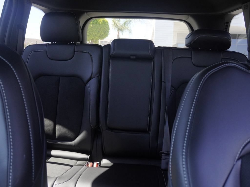 New 2026 Jeep Grand Cherokee Altitude AWD/4WD image 17
