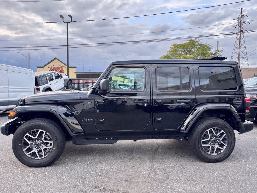 Certified 2026 Jeep Wrangler Unlimited Sahara AWD/4WD image 4