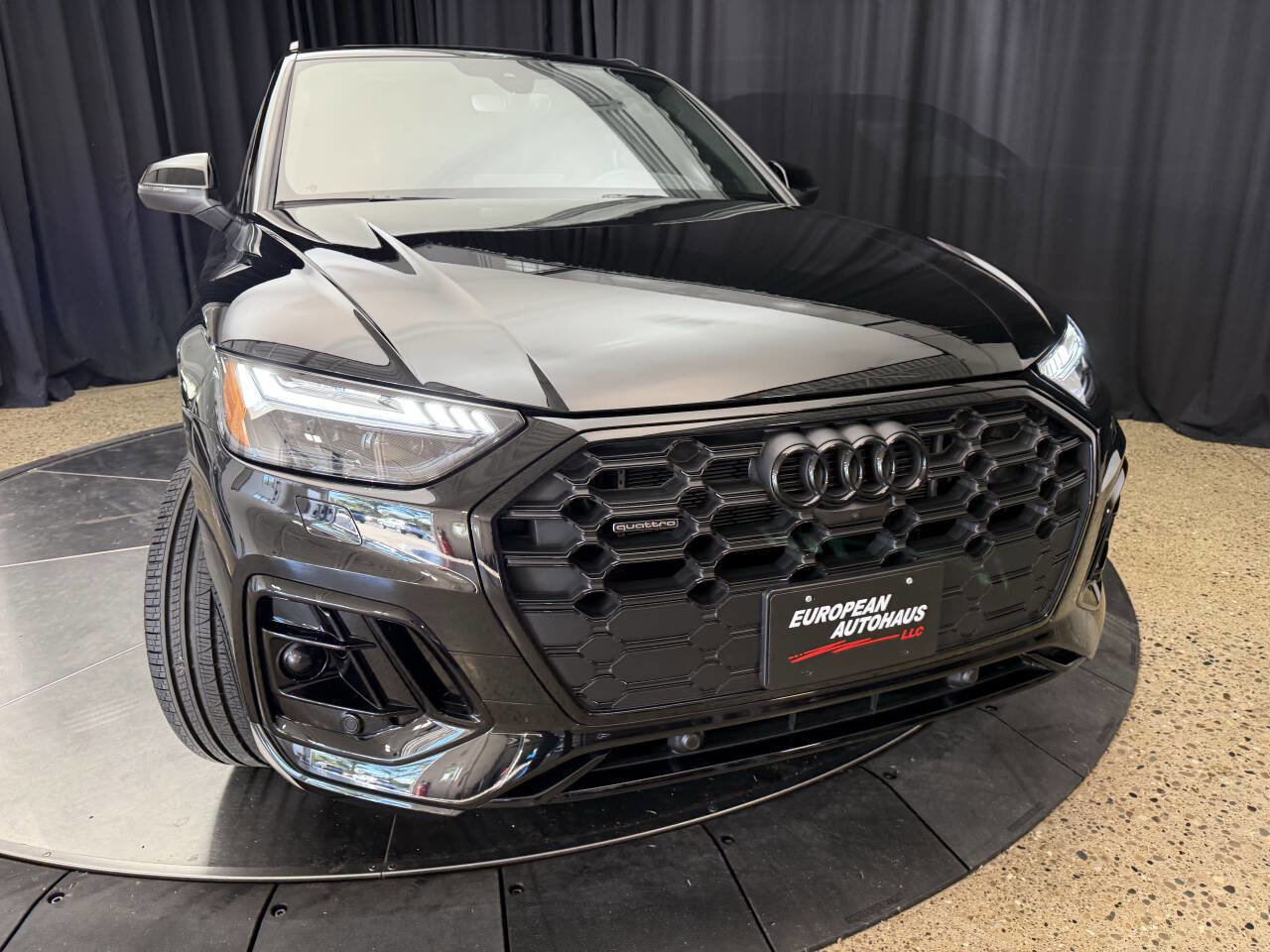 Used 2024 Audi Q5 e Prestige w/ Prestige Package image 7