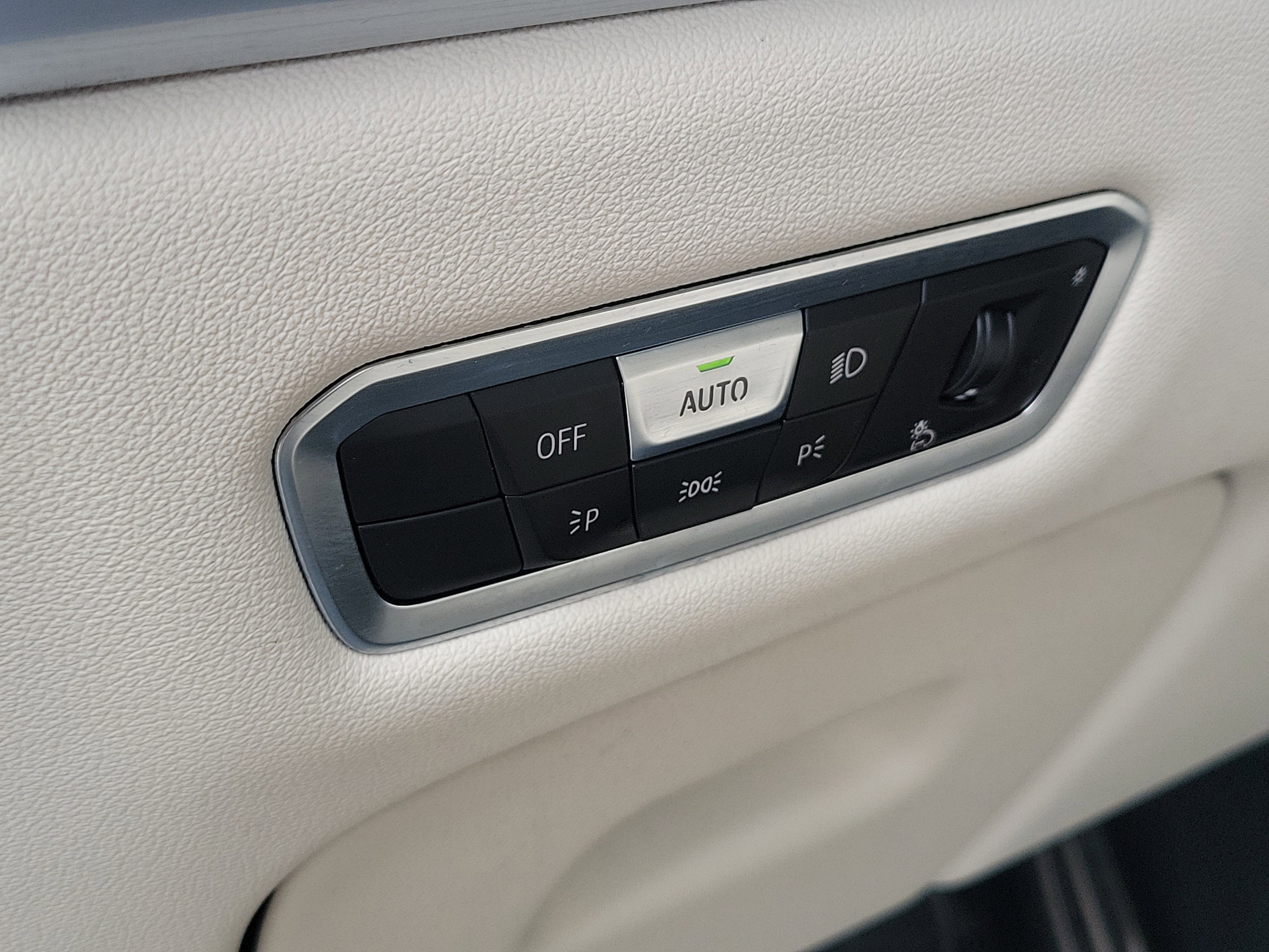 Certified 2023 BMW X7 M60i w/ Executive Package image 25