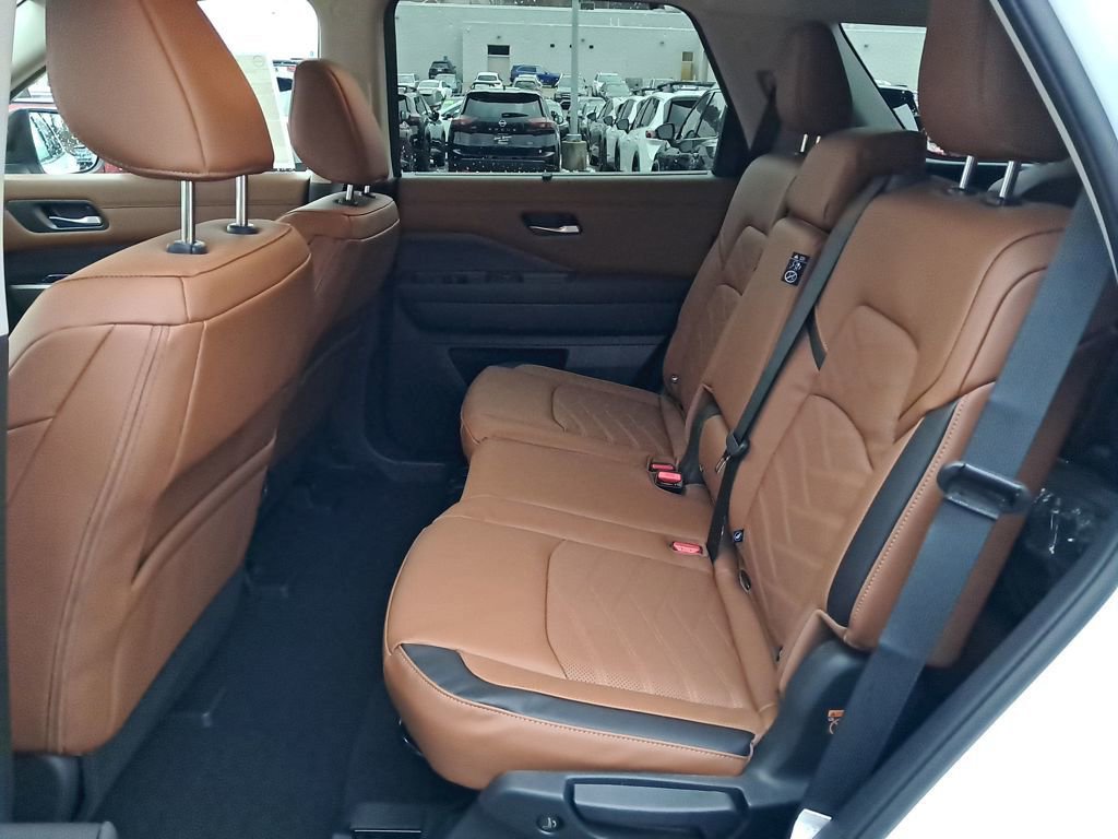 New 2025 Nissan Pathfinder Platinum w/ Cargo Package image 26