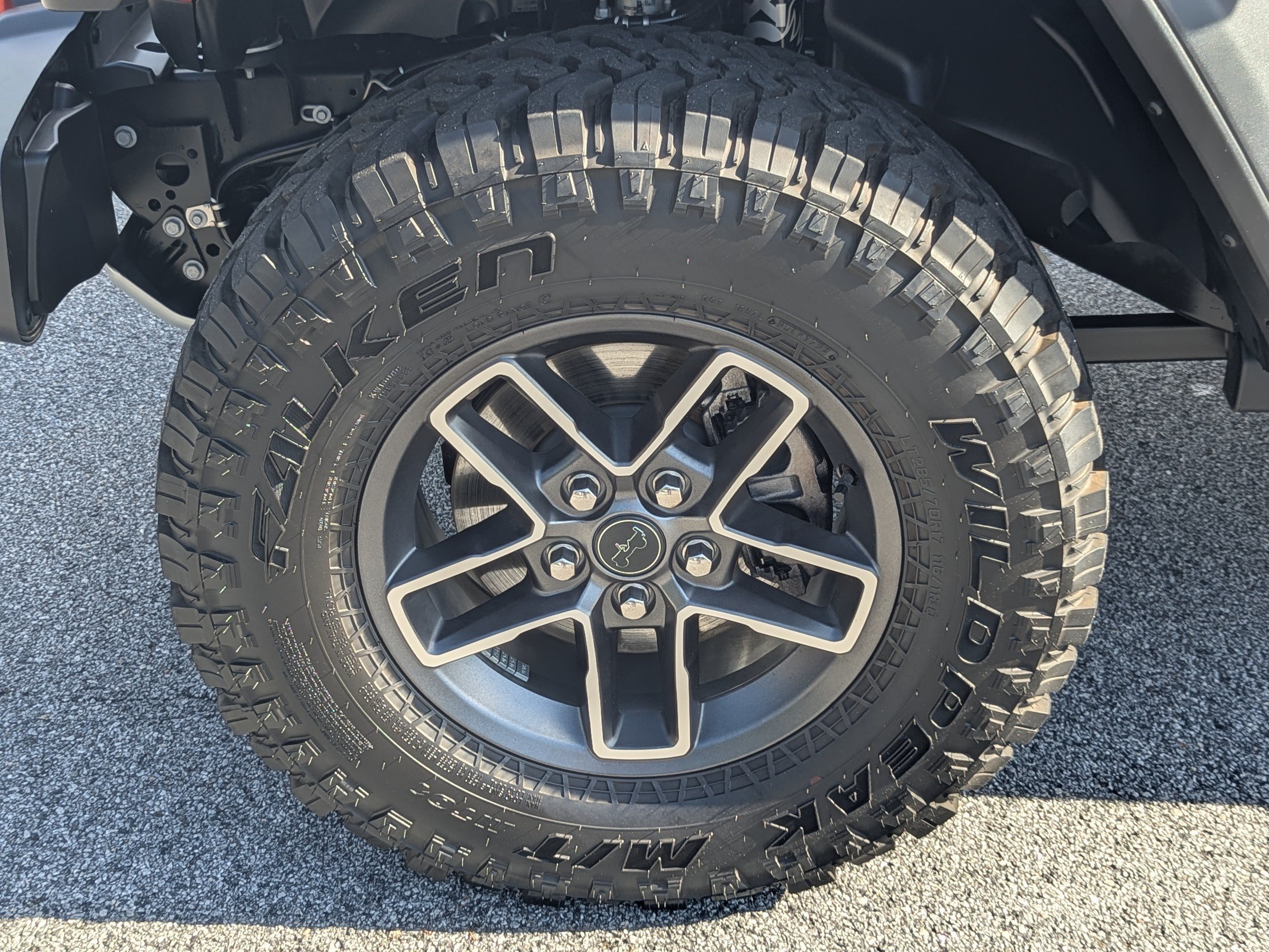 Used 2025 Jeep Gladiator Mojave AWD/4WD image 13