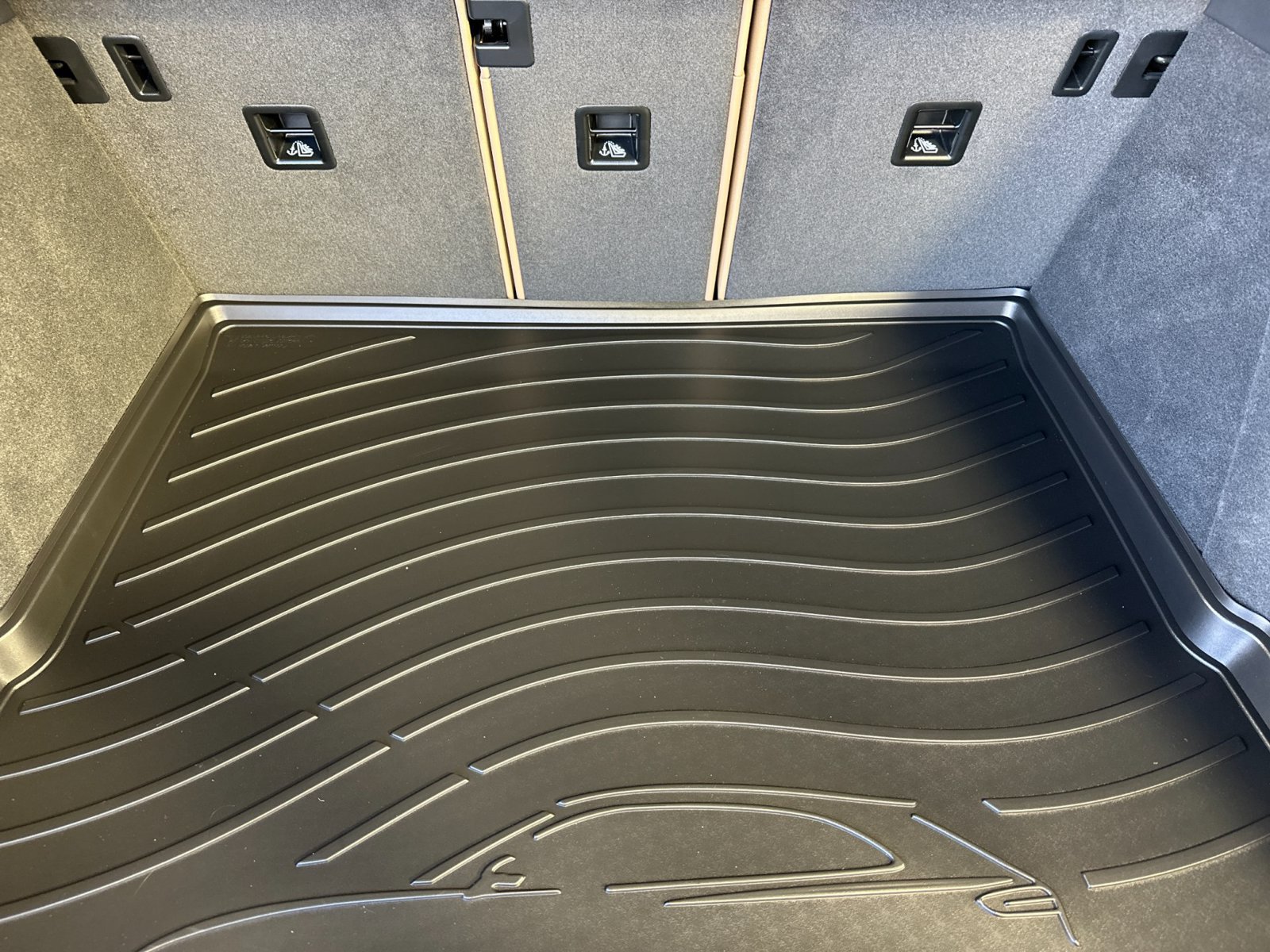 Certified 2026 Porsche Macan AWD/4WD image 17