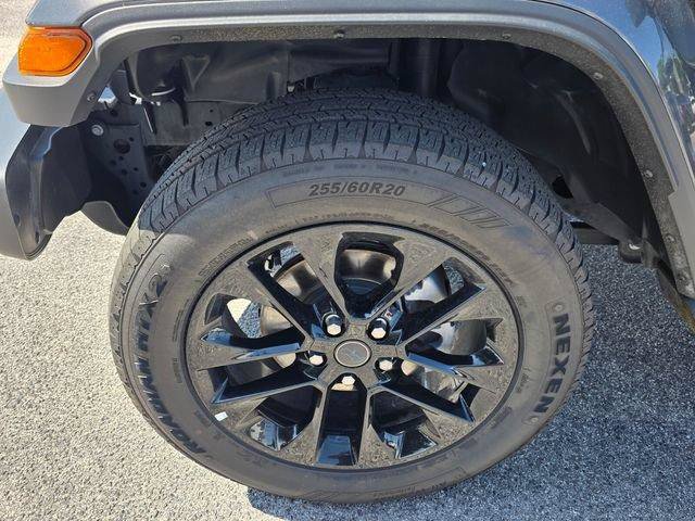 Used 2025 Jeep Wrangler Unlimited Sahara AWD/4WD image 9