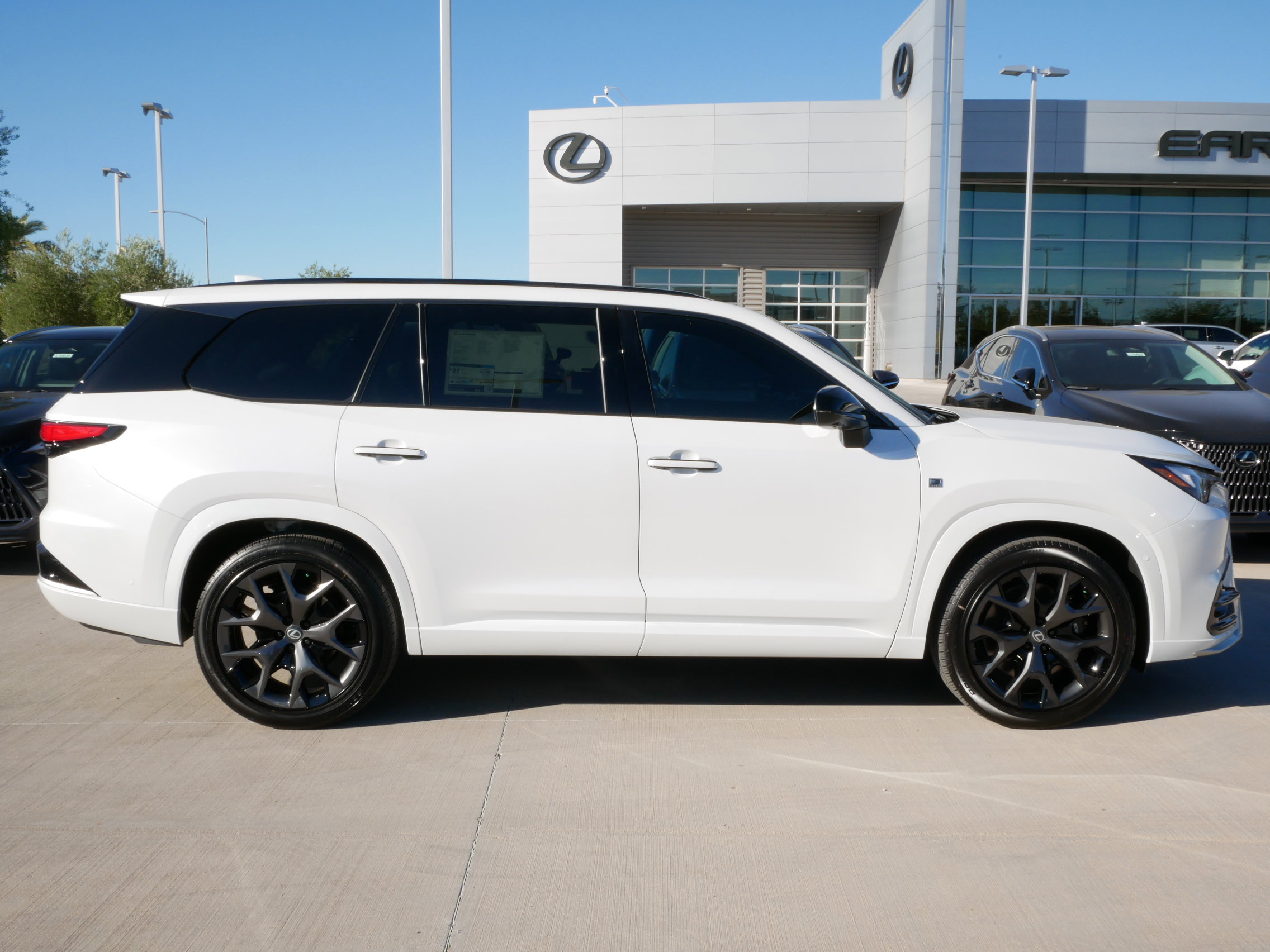 New 2026 Lexus TX 500h AWD image 9