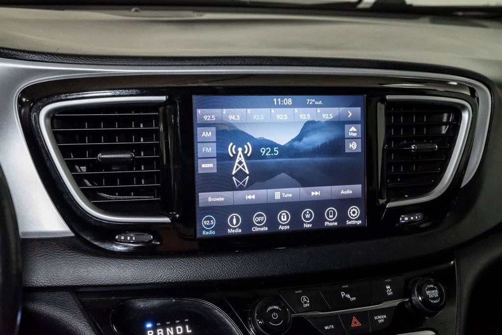 Used 2019 Chrysler Pacifica Touring Plus w/ S Appearance Package FWD image 16