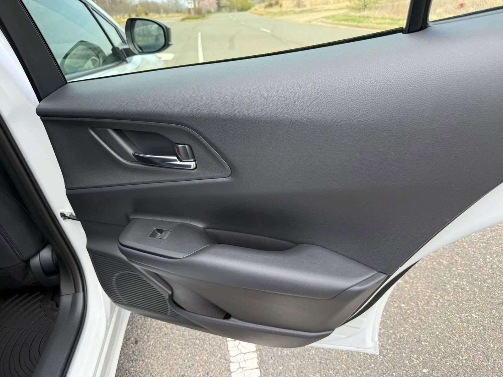 Used 2026 Toyota Prius Plug-In Hybrid FWD image 39