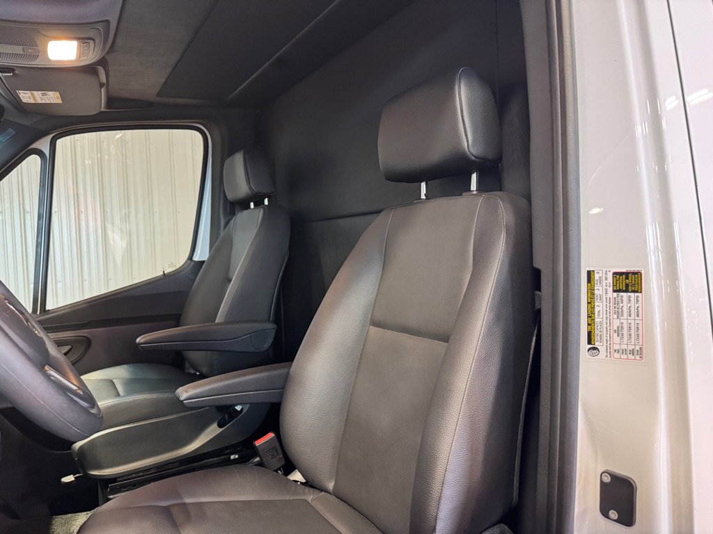 Used 2023 Mercedes-Benz Sprinter 2500 image 11