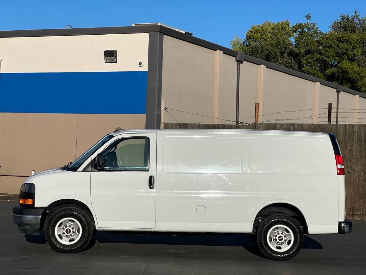 Used 2020 GMC Savana 2500 w/ Driver Convenience Package RWD image 3
