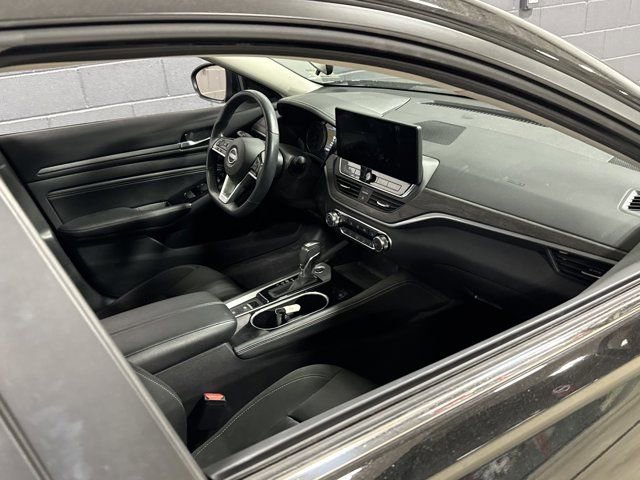 Used 2023 Nissan Altima 2.5 SV w/ SV Premium Package image 15