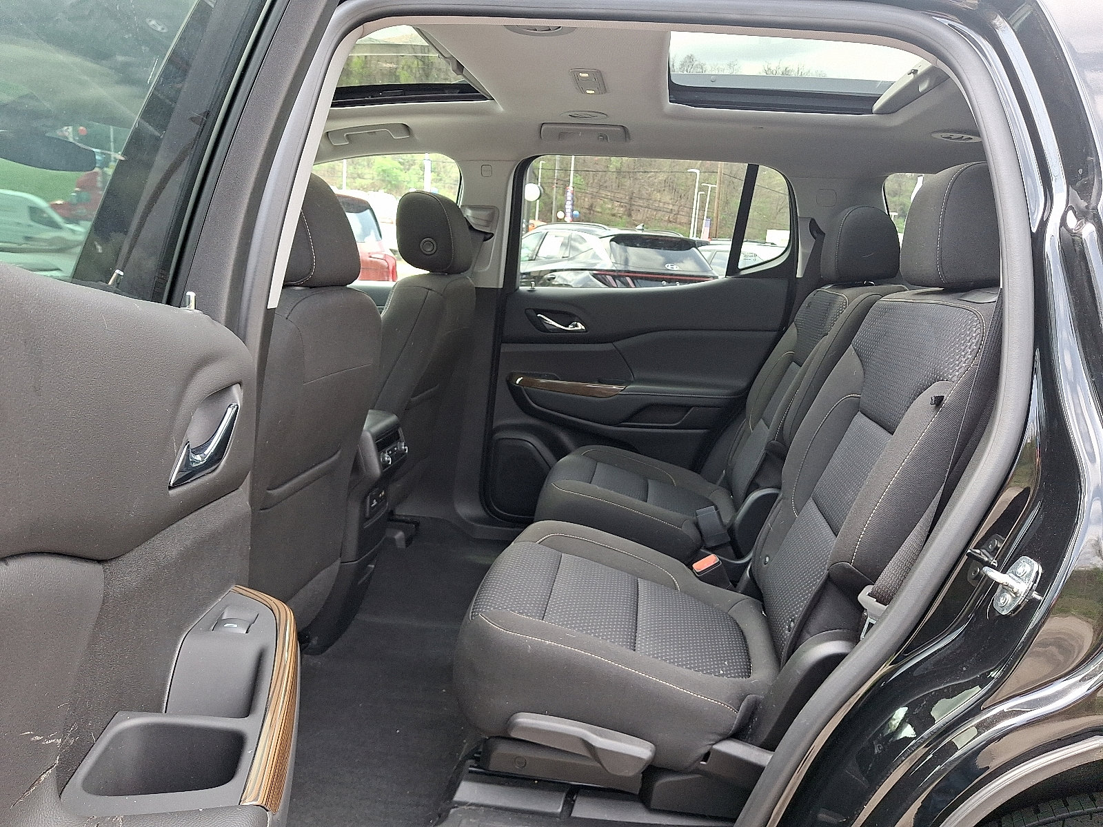 Used 2023 GMC Acadia SLE w/ Driver Convenience Package image 10