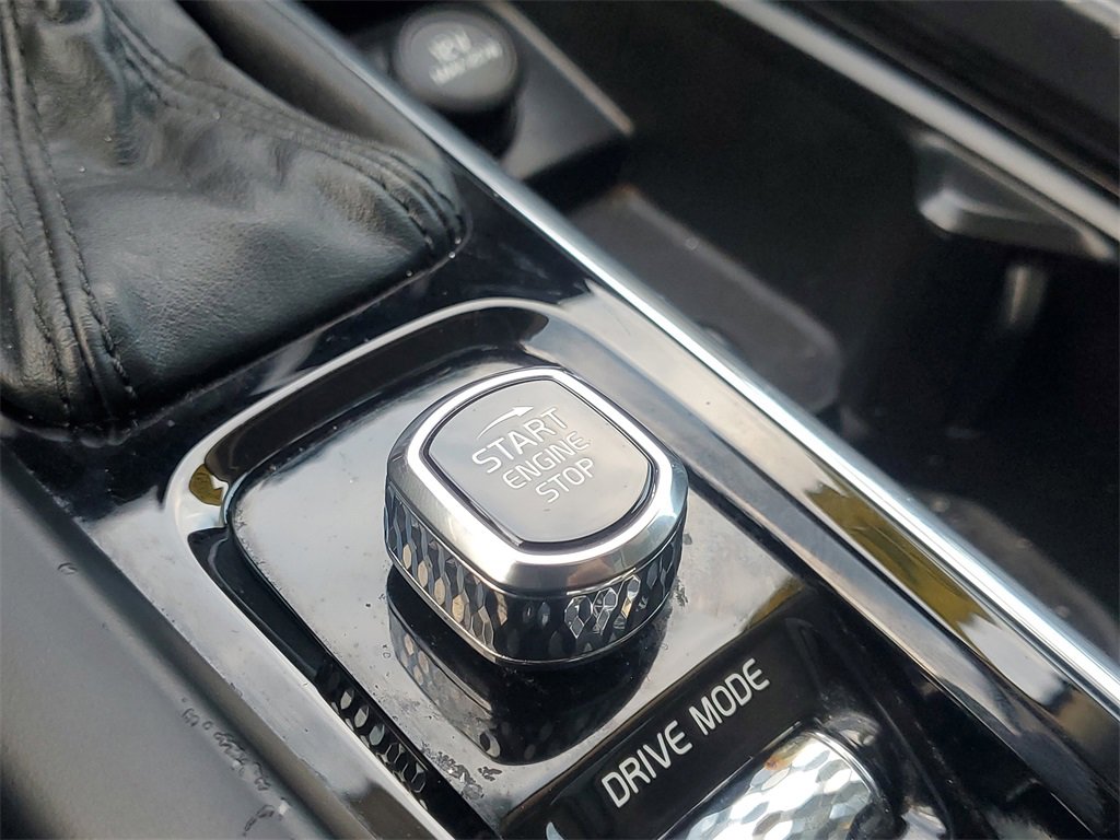 Used 2020 Volvo XC60 T5 Momentum w/ Protection Package Premier image 31