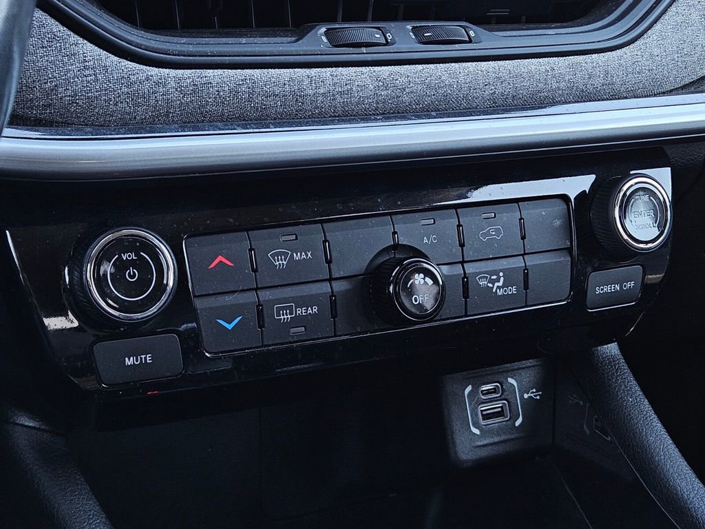 Used 2022 Jeep Compass Latitude image 17