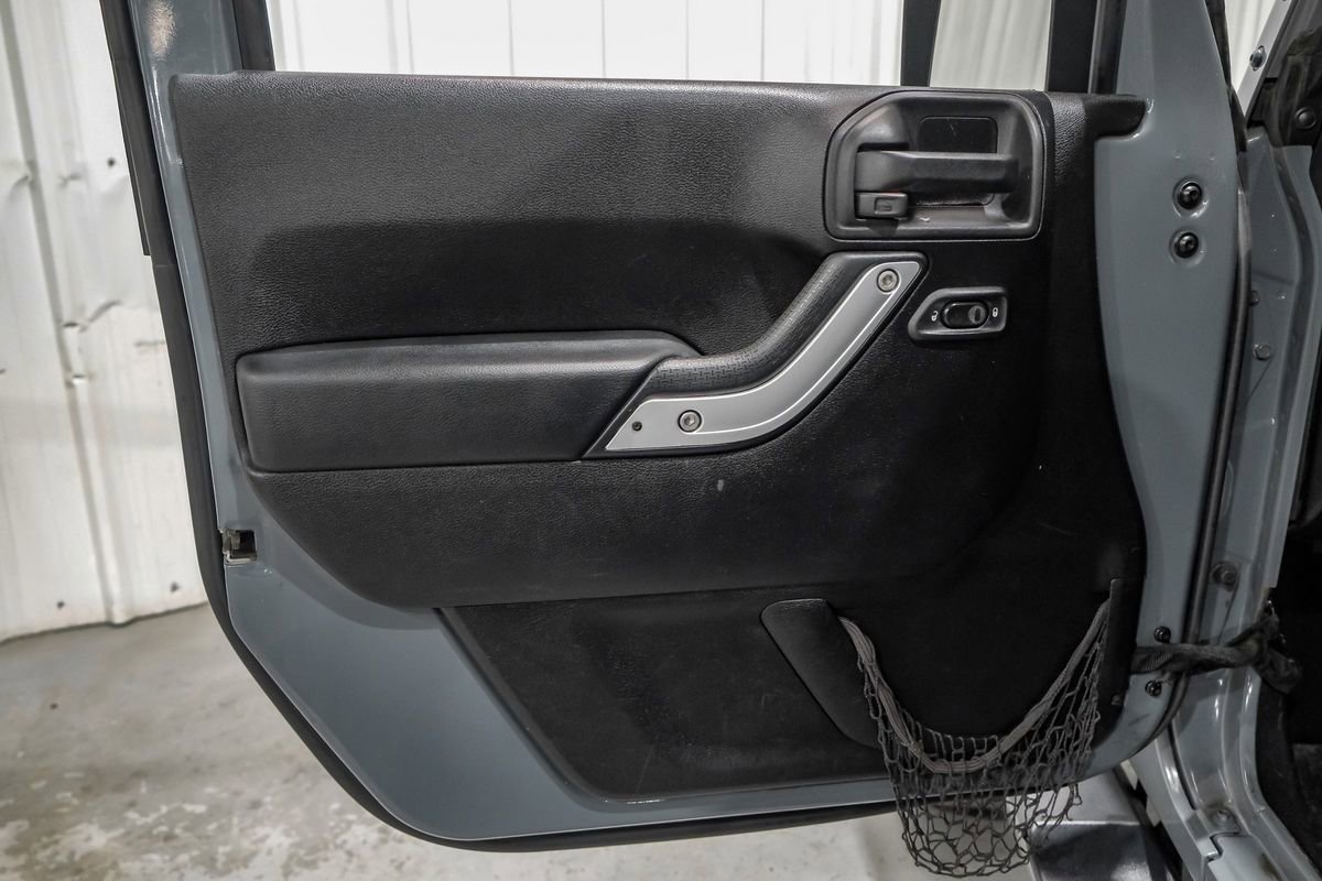 Used 2014 Jeep Wrangler Unlimited Rubicon w/ Connectivity Group image 39