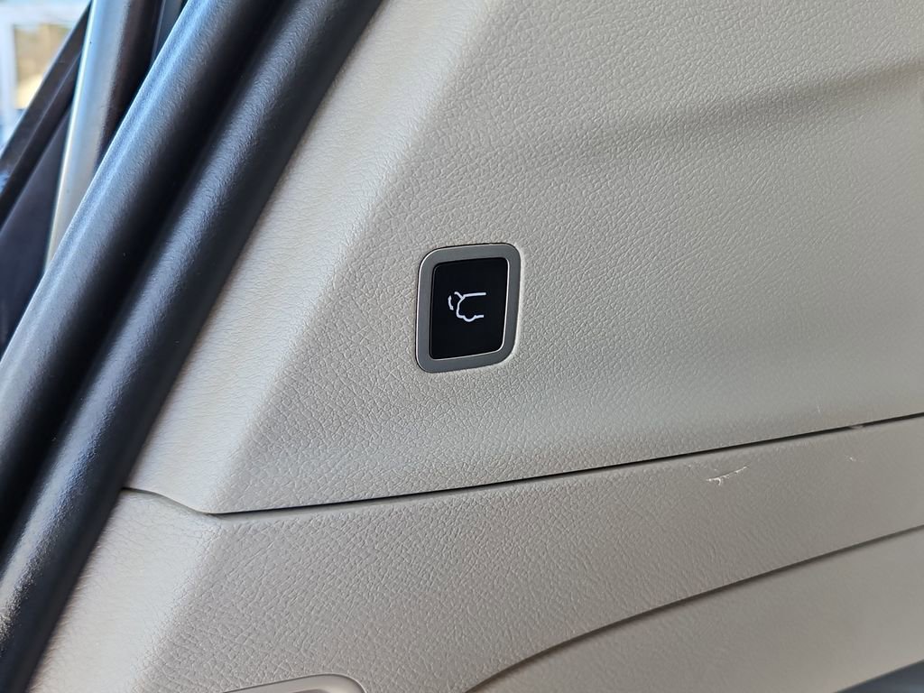 Used 2023 Chrysler Pacifica Touring-L image 32