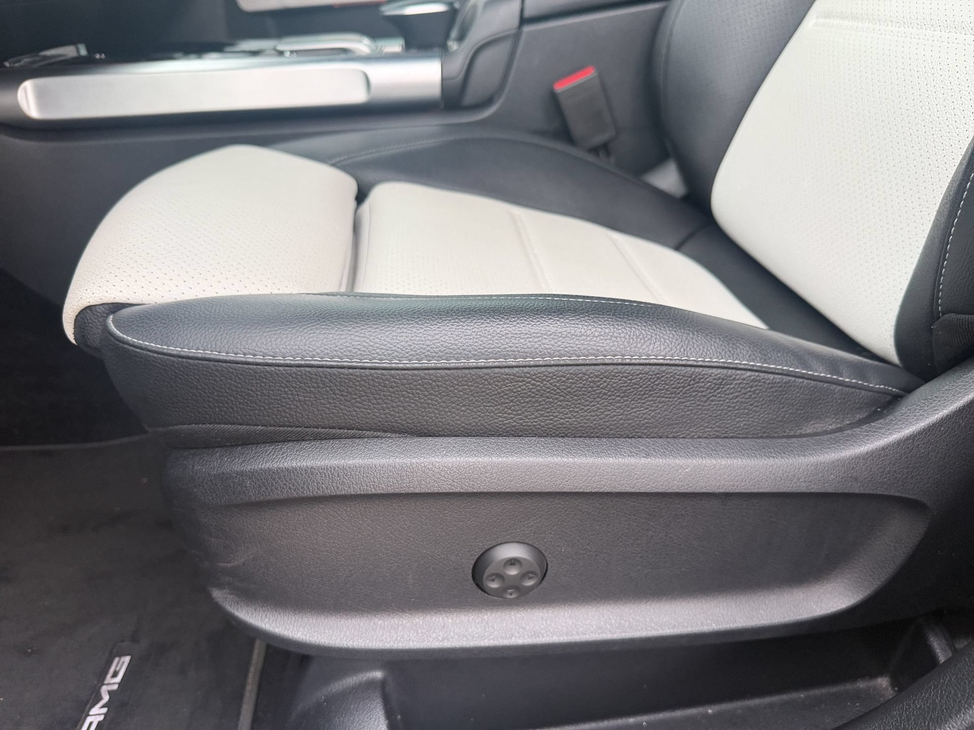 Used 2021 Mercedes-Benz GLB 35 AMG 4MATIC image 26
