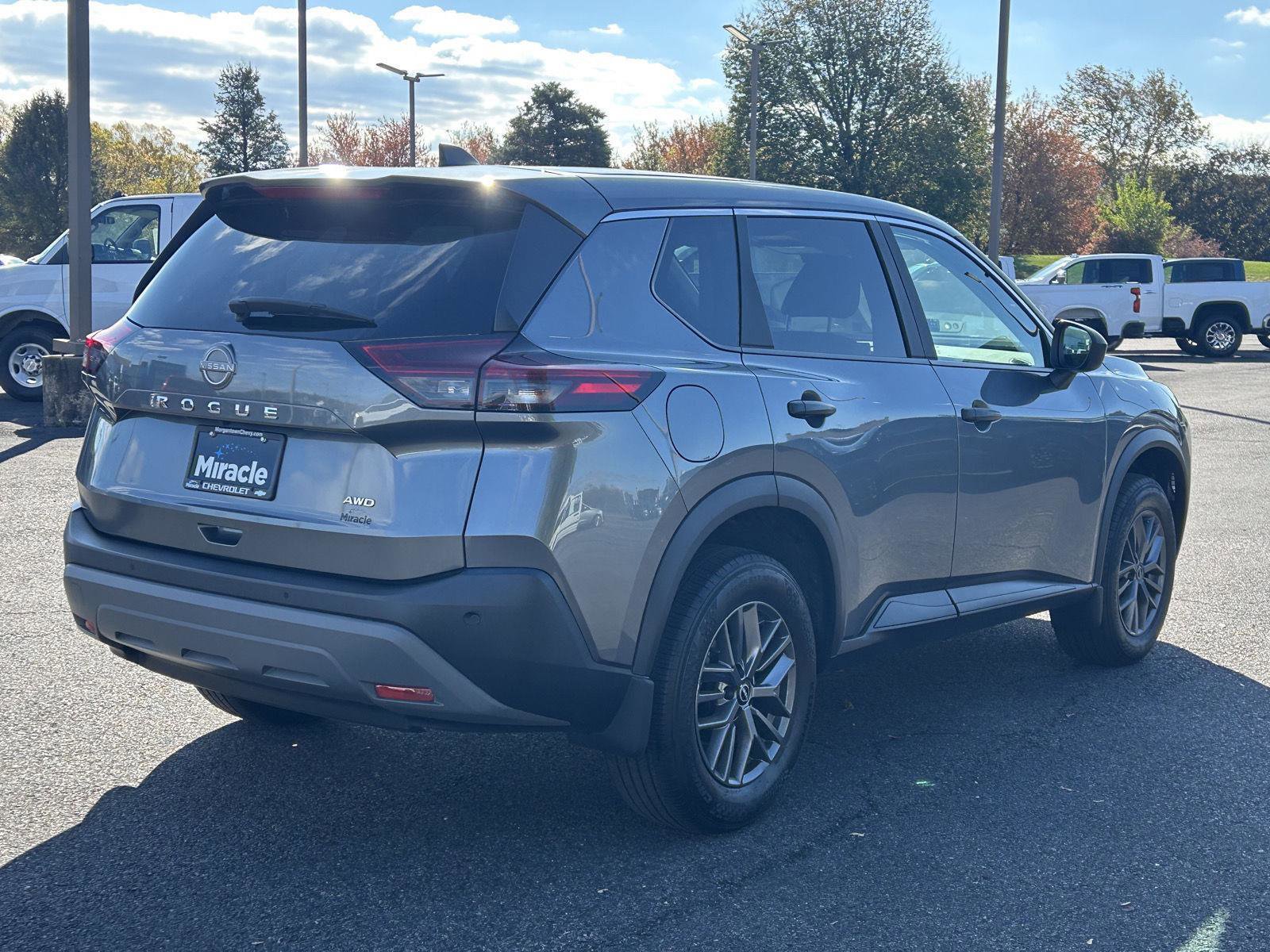 Used 2023 Nissan Rogue S image 7