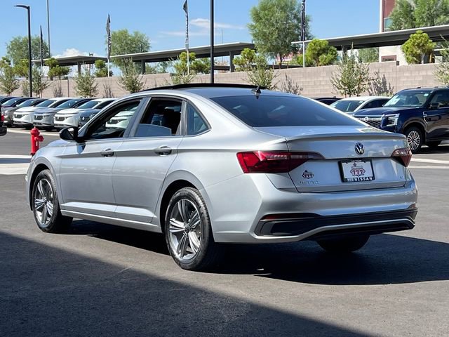 Used 2024 Volkswagen Jetta SE image 3