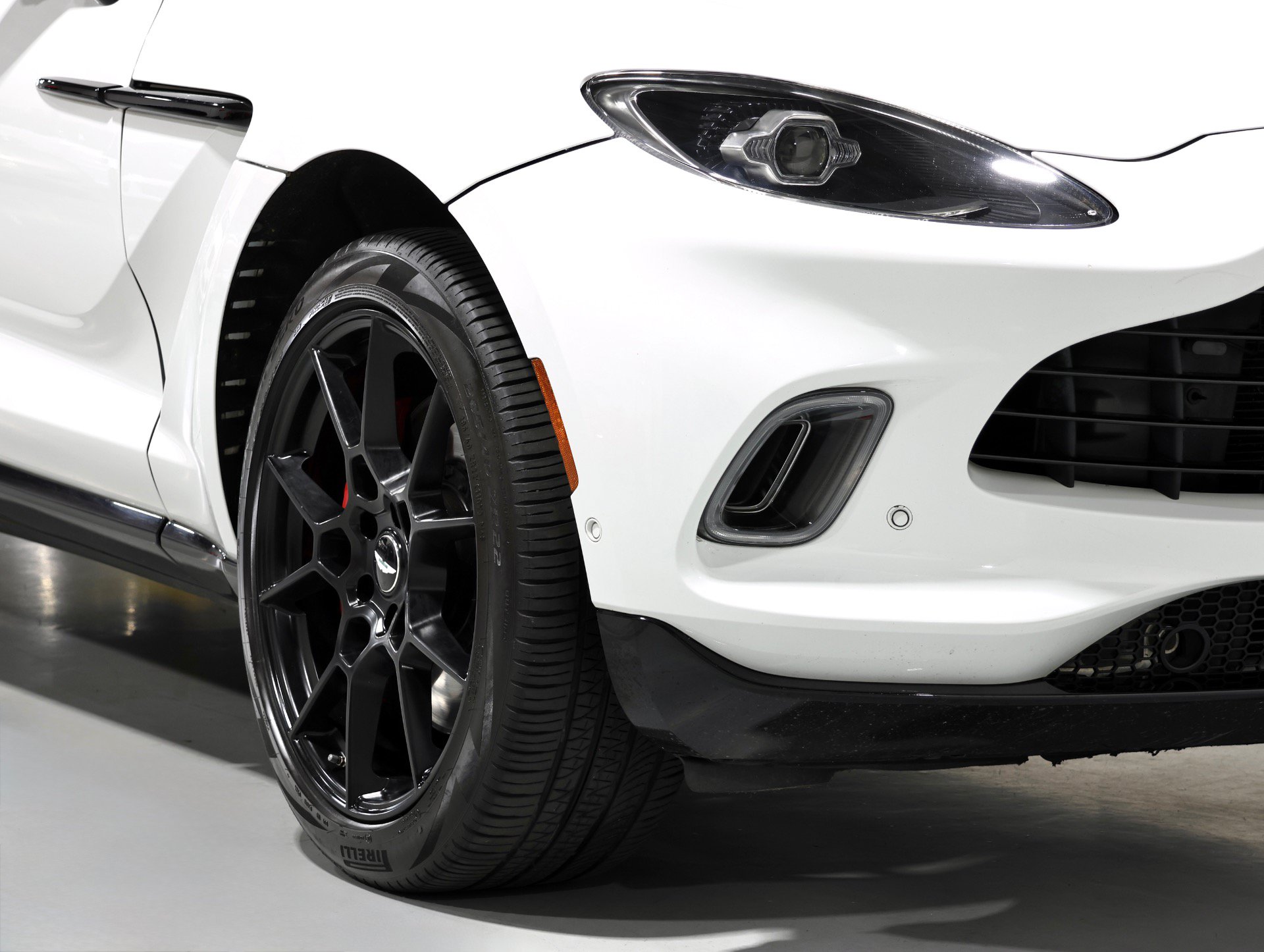 Used 2021 Aston Martin DBX AWD/4WD image 41