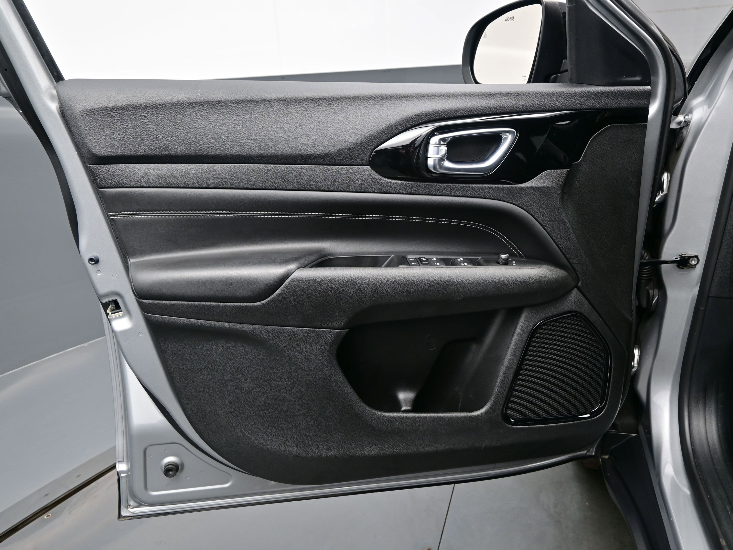 Used 2022 Jeep Compass Altitude image 9